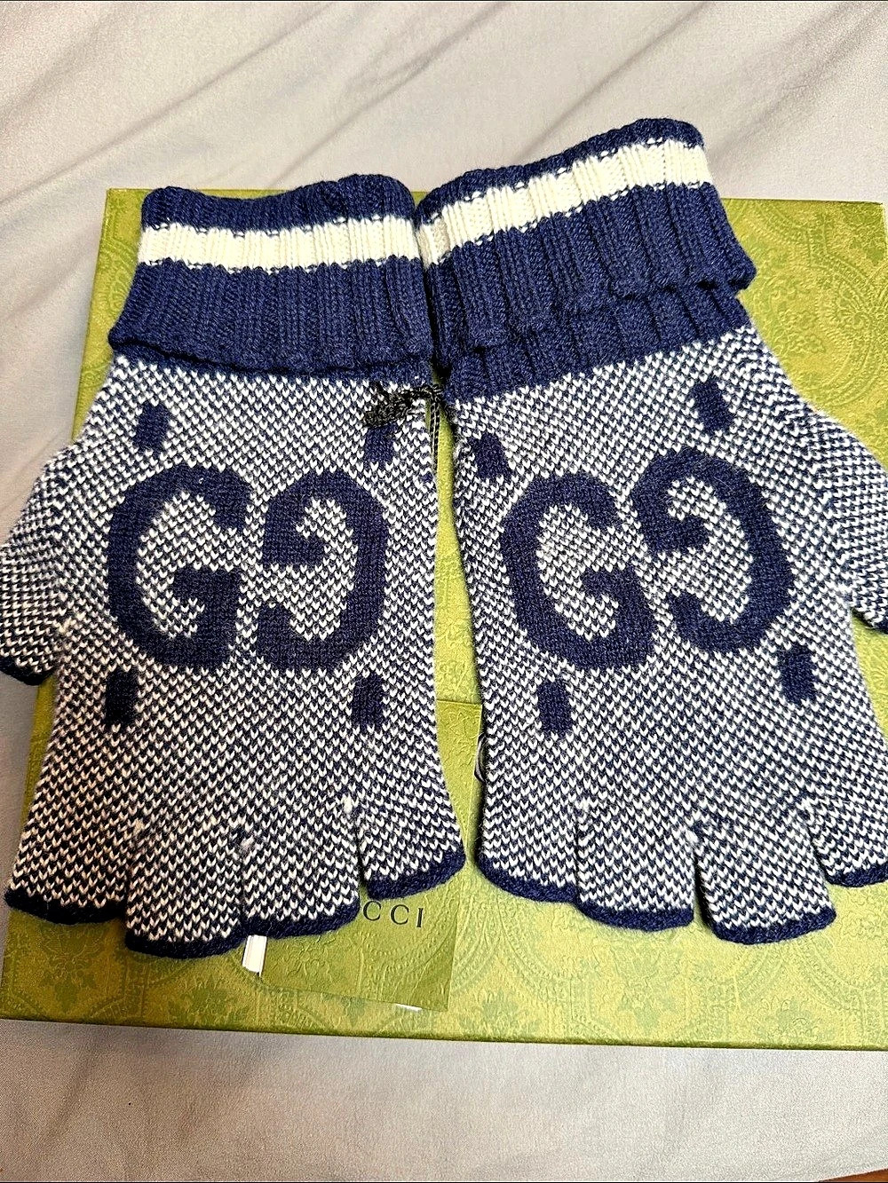 Gucci GG Pattern Fingerless Gloves Wool Knit Gloves in Blue & White